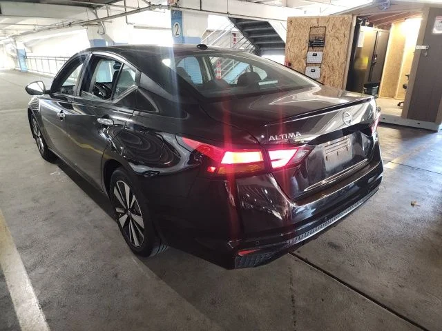 Used 2022 Black Nissan 2.5 SV image 4