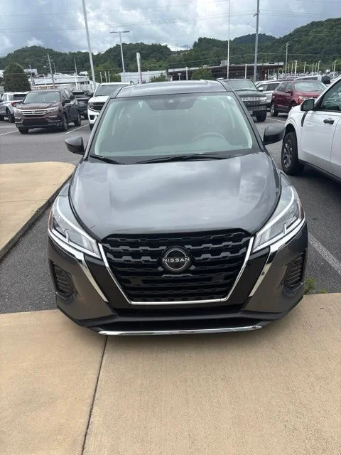 Used 2024 Gray Nissan S image 2