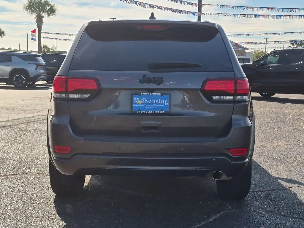 Used 2021 Gray Jeep Laredo X image 4