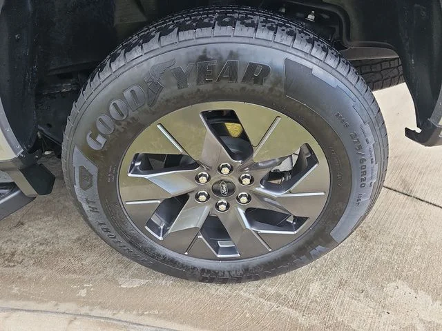 Used 2025 Silver Ford Lariat image 32