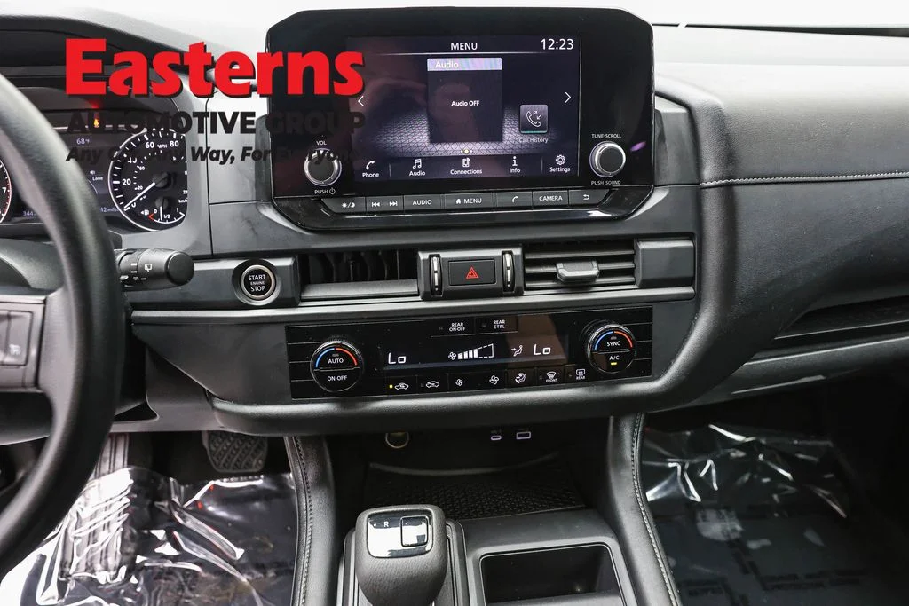 Used 2023 Silver Nissan S image 12