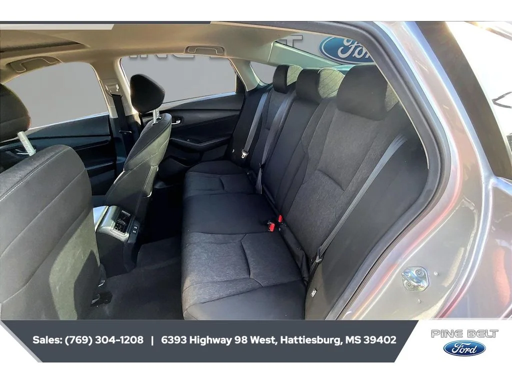 Used 2025 Solar Silver Metallic Honda SE image 19