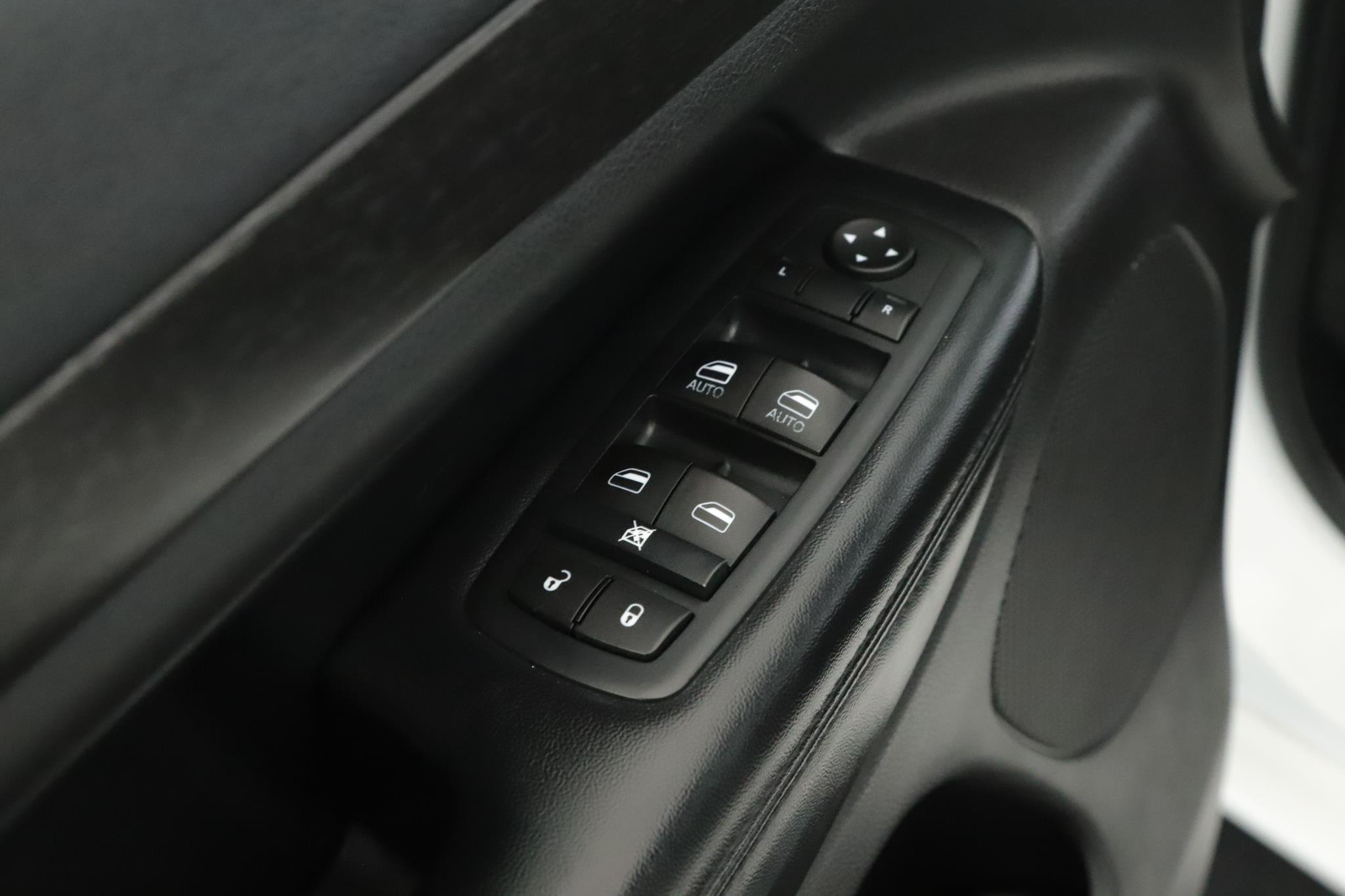 Used 2015 Bright White Clearcoat Jeep Altitude image 5