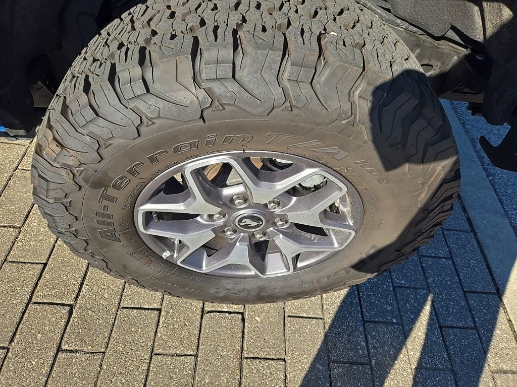 Used 2025 Blue Metallic Ford Badlands image 9
