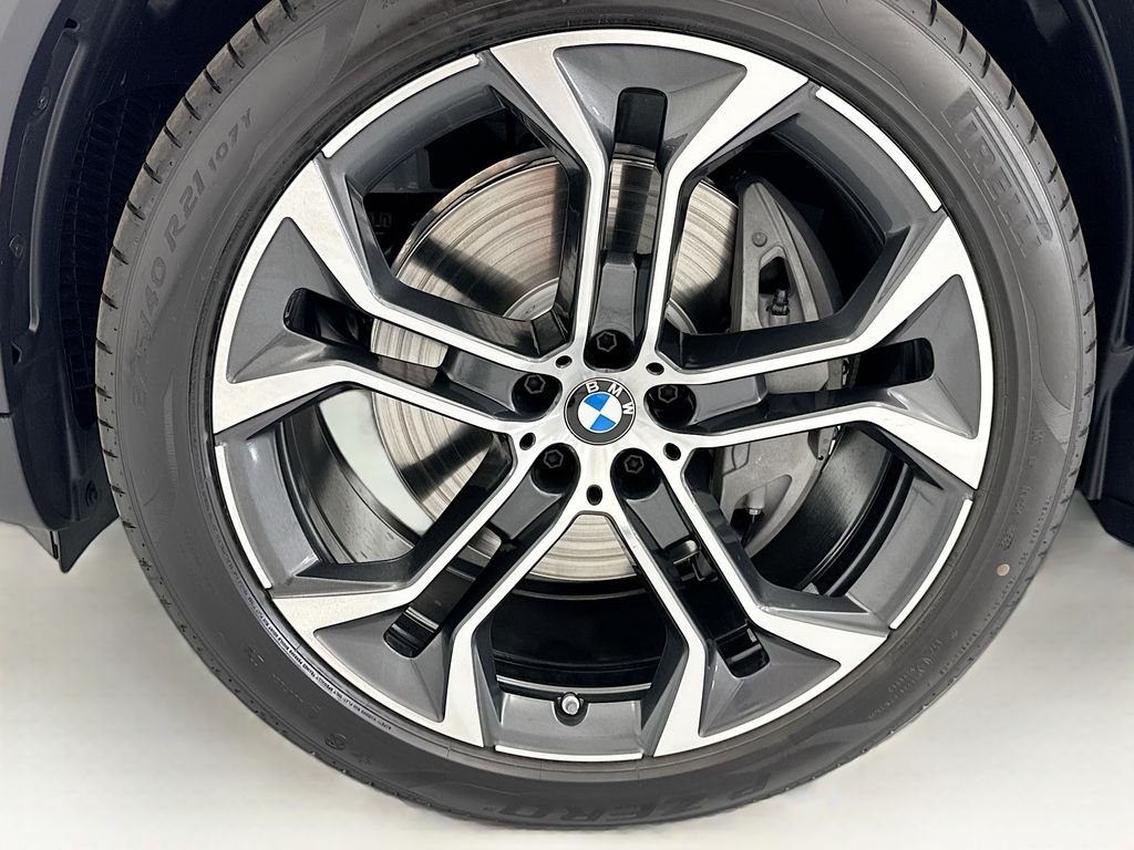 New 2026 White Metallic BMW xDrive50e image 29