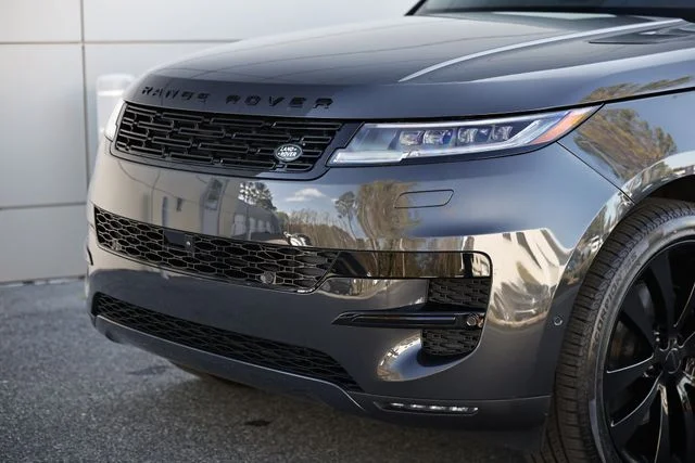 New 2026  Land Rover SE image 2