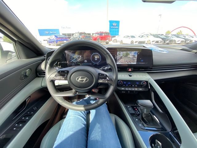 2025 Hyundai Elantra Limited - Photo 17
