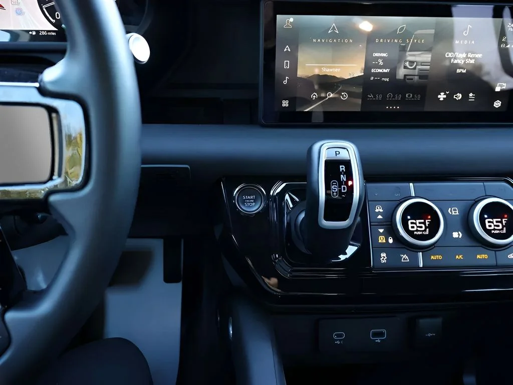 2024 Land Rover Defender X-Dynamic SE - Photo 15