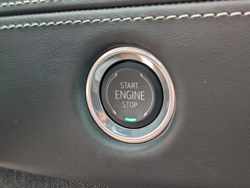 Used 2025 Silver Metallic Cadillac Sport Platinum image 31