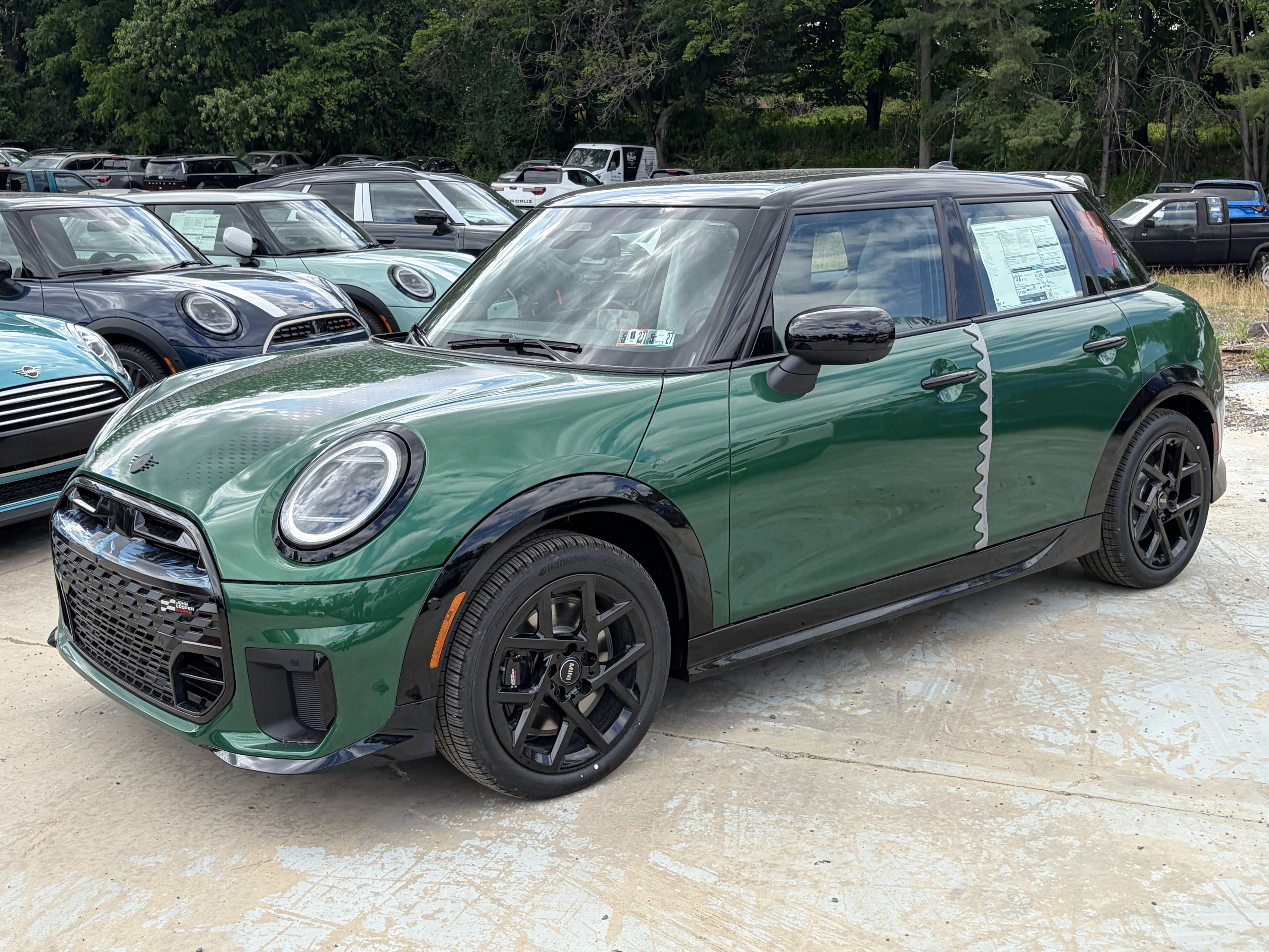 New 2026 British Racing Green IV Metallic MINI Iconic image 1