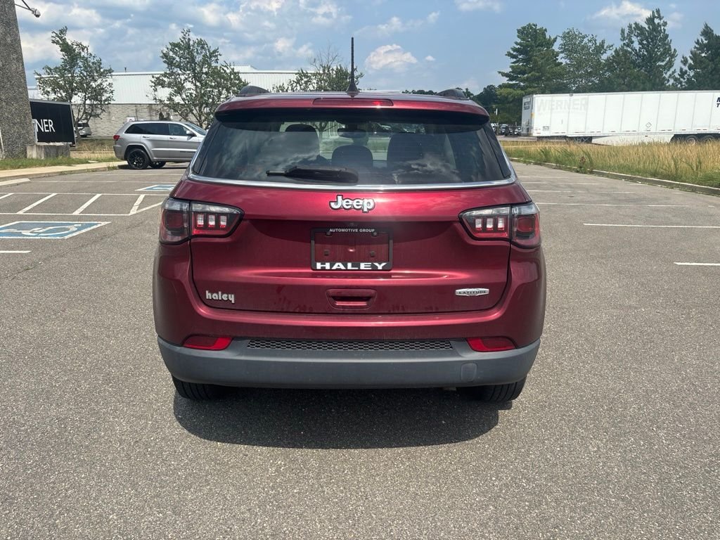 Used 2021 Red Jeep Latitude image 6