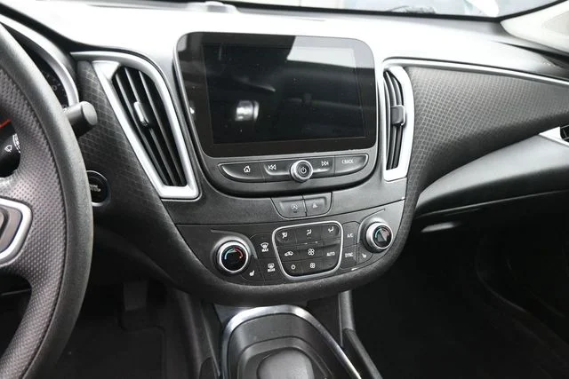 Used 2024 White Chevrolet LT image 22