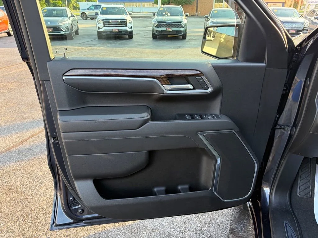 Used 2022 Titanium Rush Metallic GMC Elevation image 17