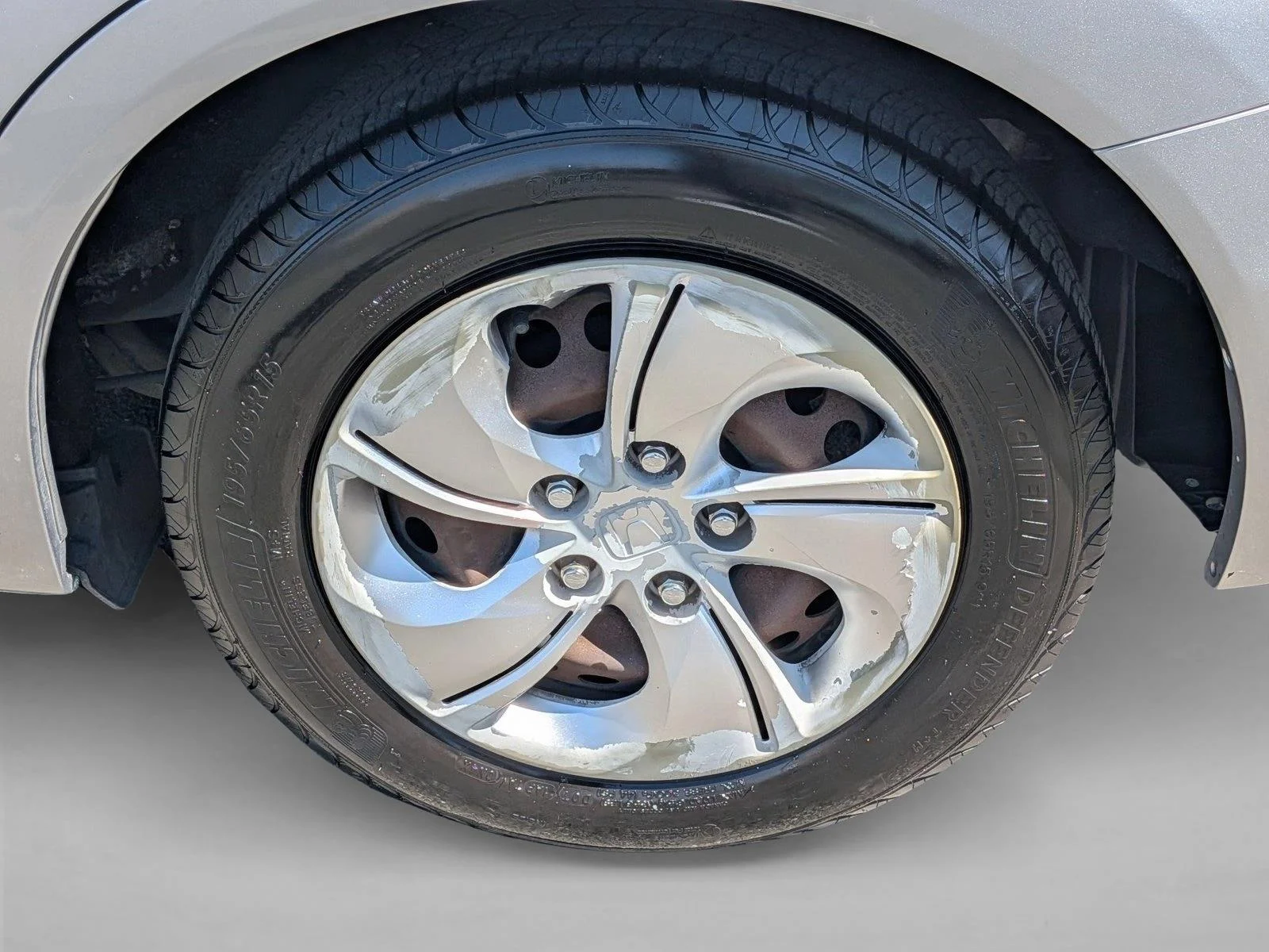 Used 2014 Silver/Gray Honda LX image 21