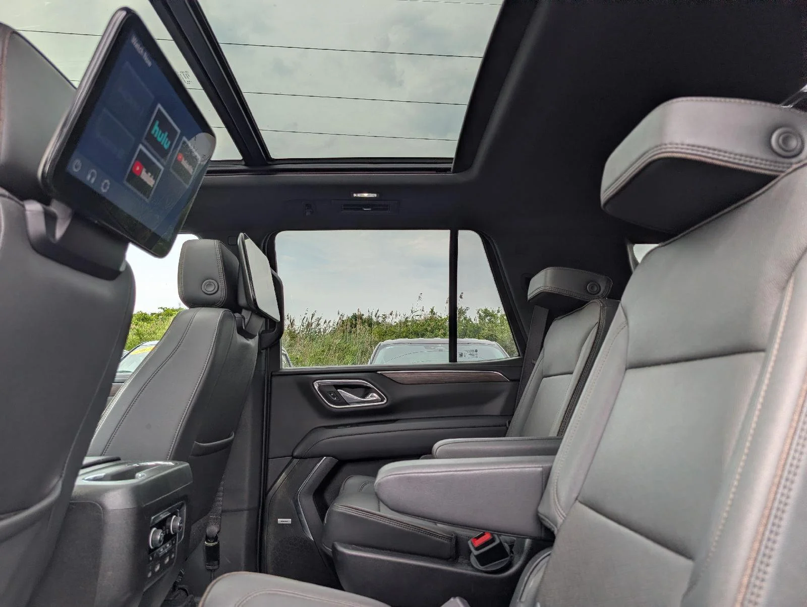 Used 2023 BLACK Chevrolet High Country image 9