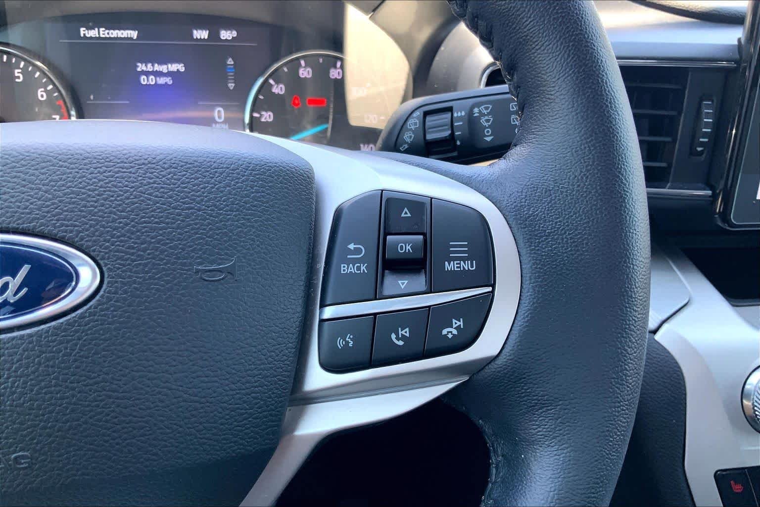 Used 2022 Star White Metallic Tri-Coat Ford XLT image 24