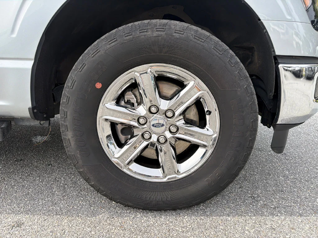Used 2025 Silver Ford XLT image 12