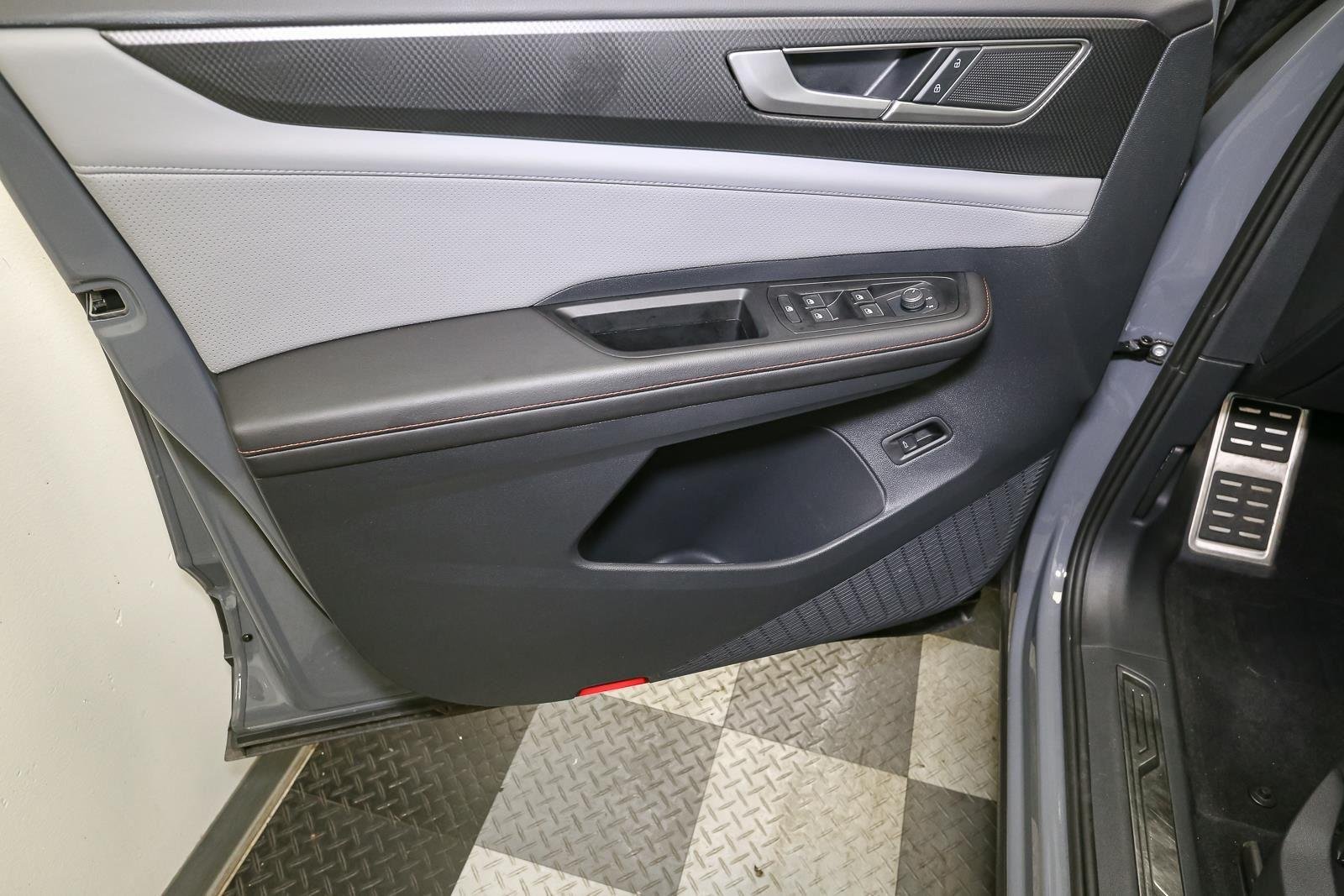 Used 2025 Pure Gray Volkswagen 2.0T Peak Edition image 41