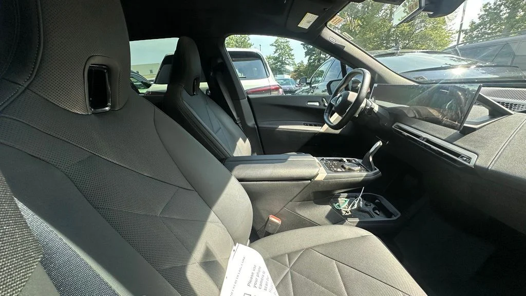 Used 2025 Black Sapphire Metallic BMW xDrive50 image 6