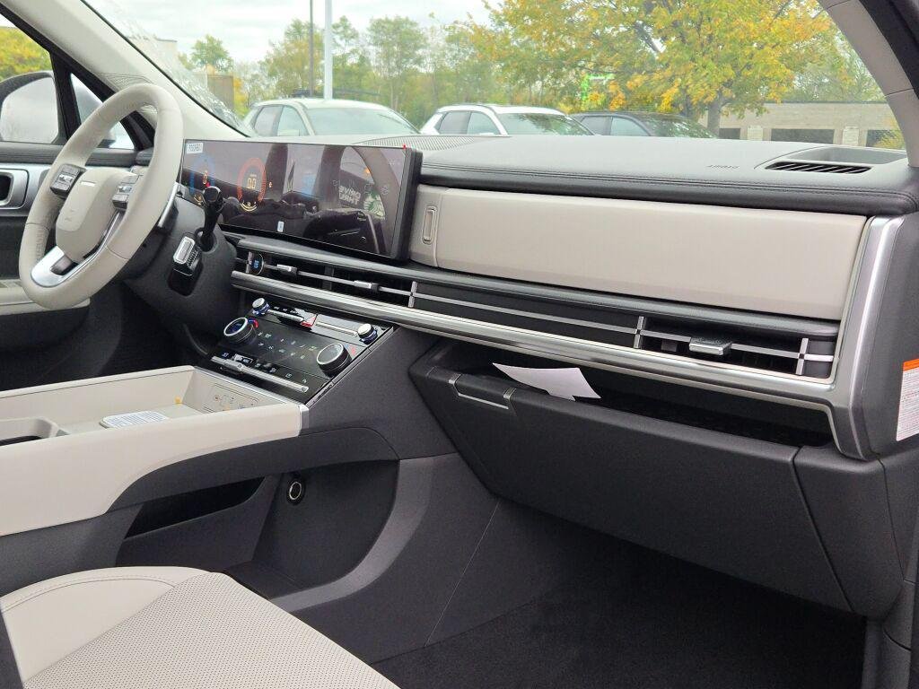 New 2026 Silver Hyundai SEL image 7