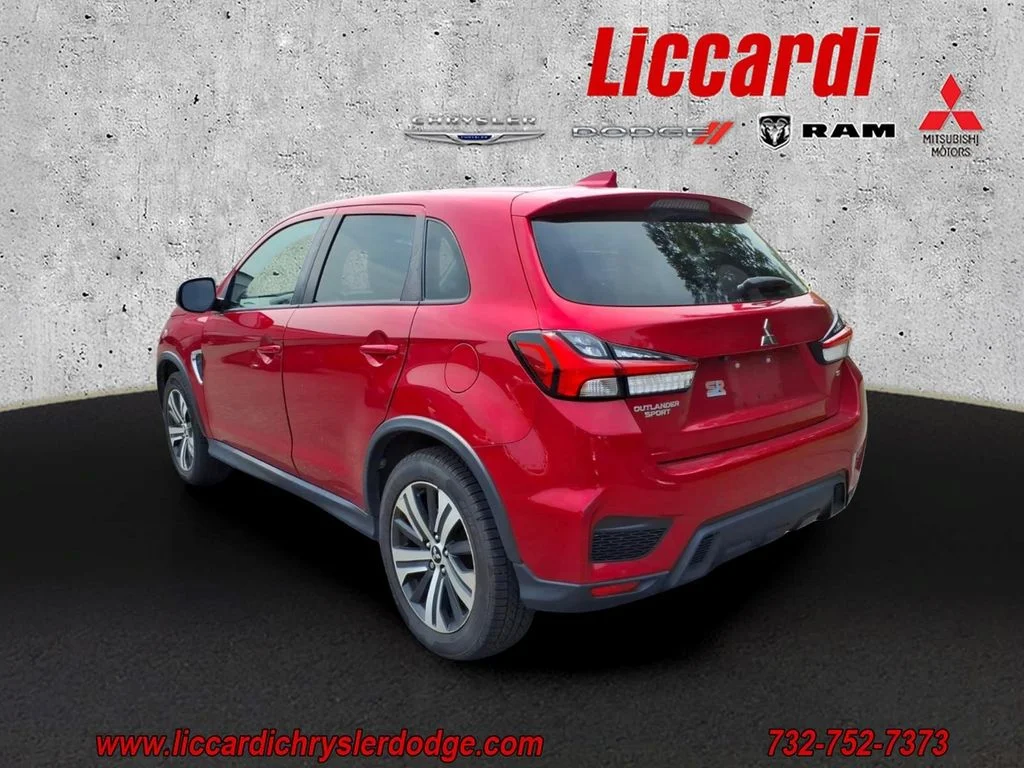 Used 2022 Red Mitsubishi 2.0 SE image 3