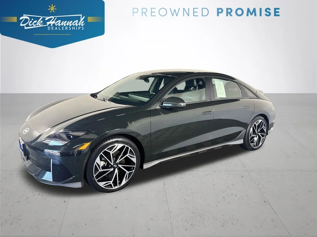 Used 2023 Green Hyundai SEL image 1