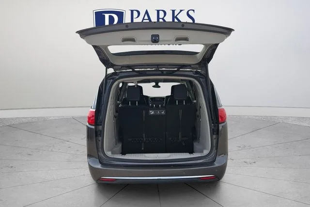 Certified Used 2018 Gray Chrysler Touring L image 19