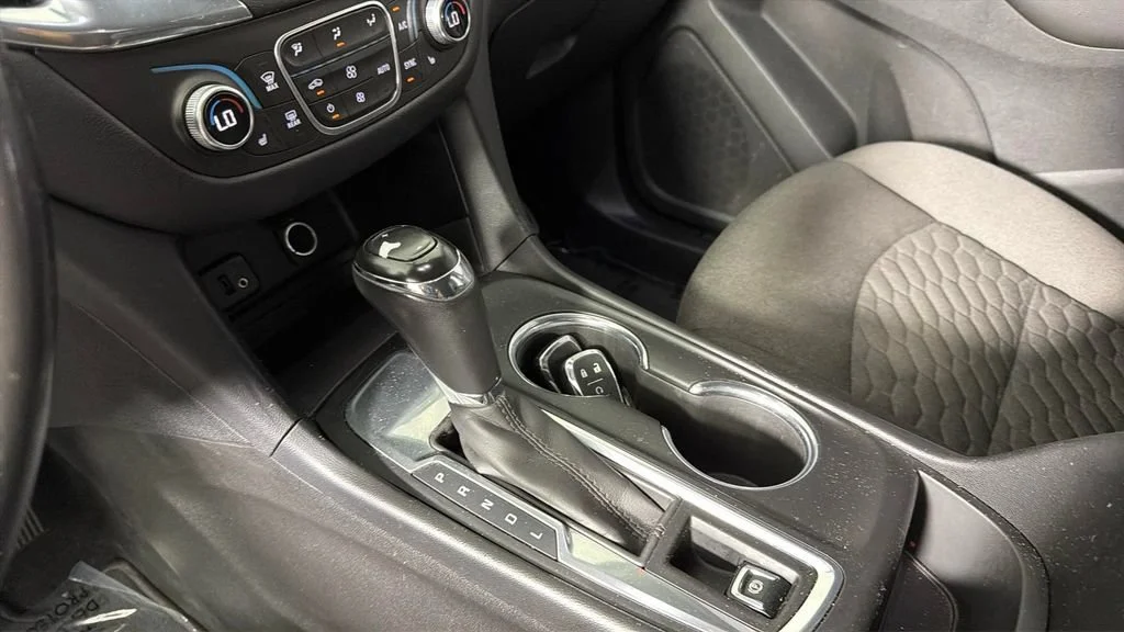 Used 2018 IRIDESCENT PEARL TRICOAT Chevrolet LT image 22