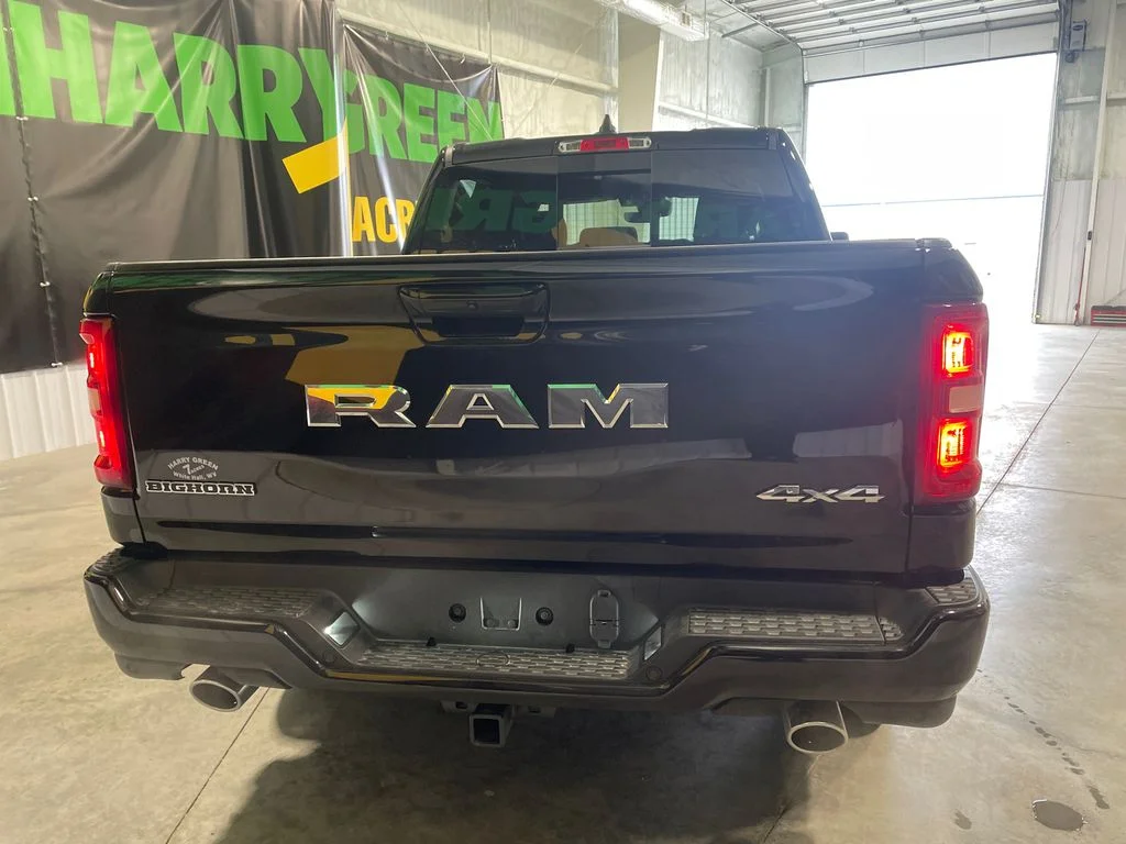 New 2026 Diamond Black Crystal Pearl-Coat Exterior Paint RAM Big Horn image 6