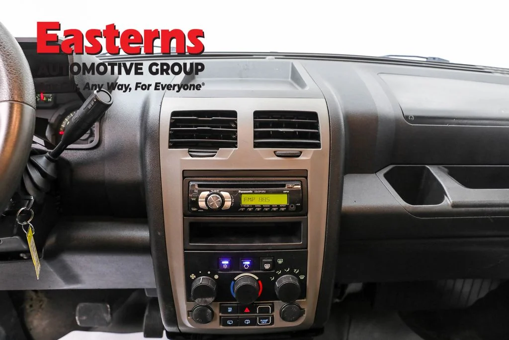 Used 2014 White VPG Taxi image 11