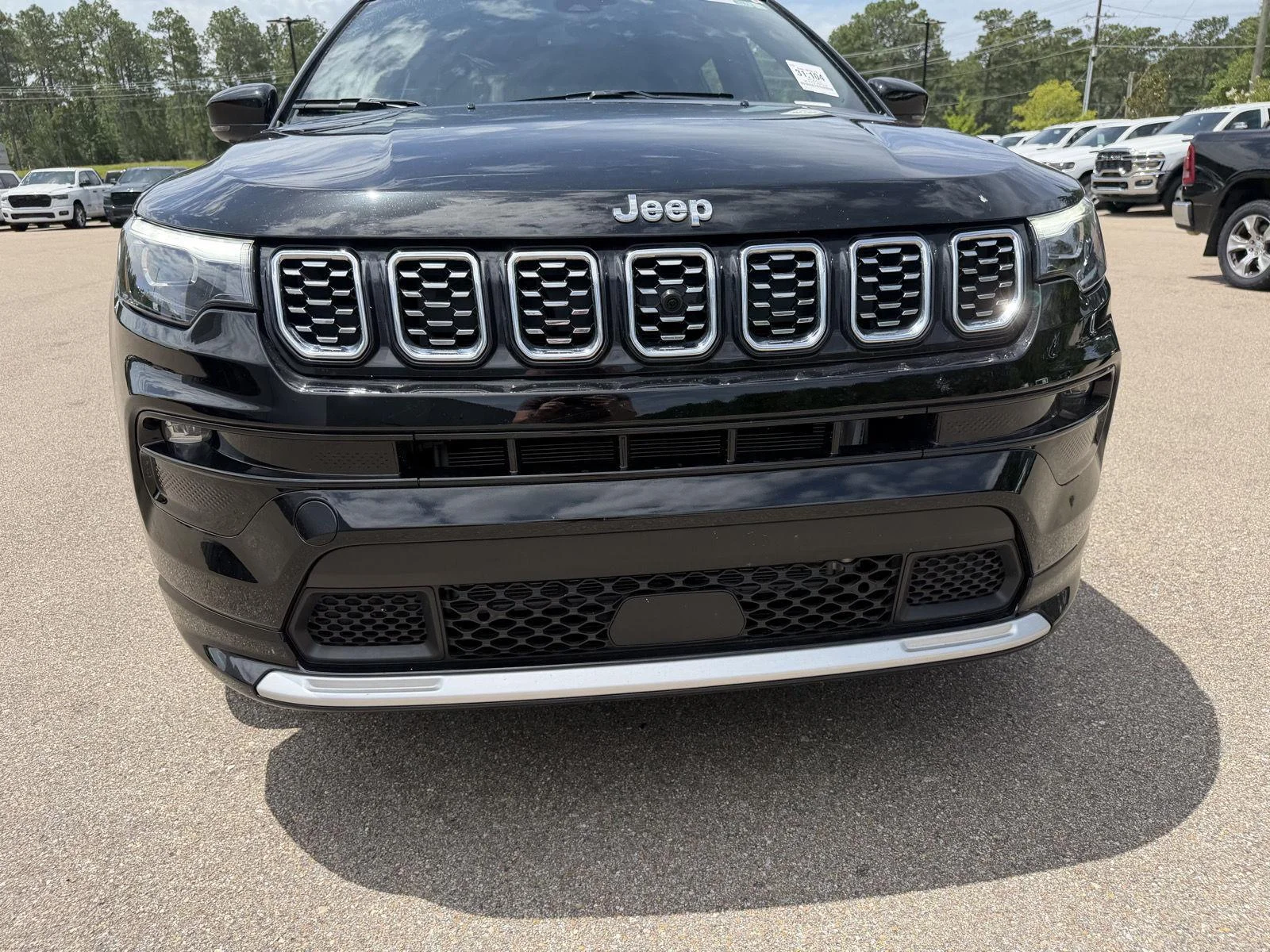 Used 2025 Diamond Black Crystal Pearlcoat Jeep Limited image 23