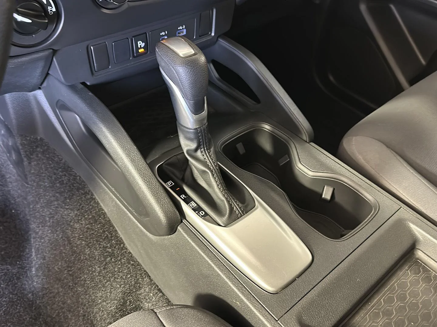 Used 2022 Glacier White Nissan S image 17