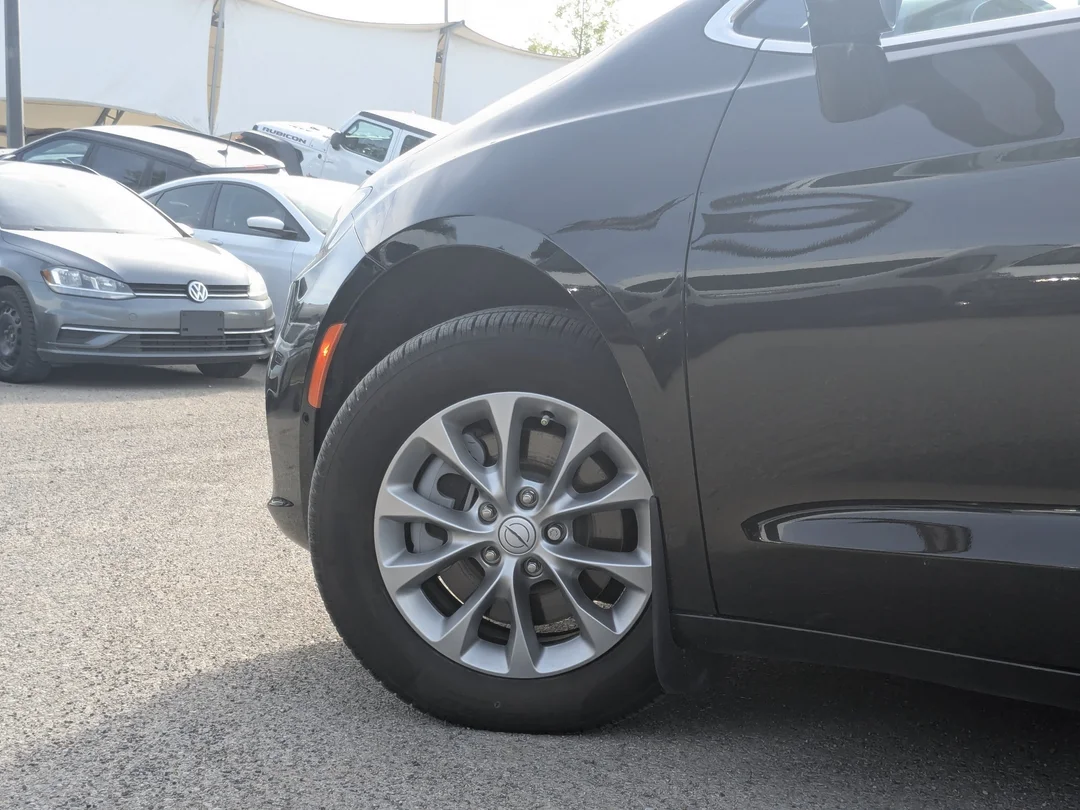 Certified Used 2025 Black Chrysler Select - - AWD - Caprice Leather - Blind Spot - Safety Sphere - 360 Cam & More! image 9