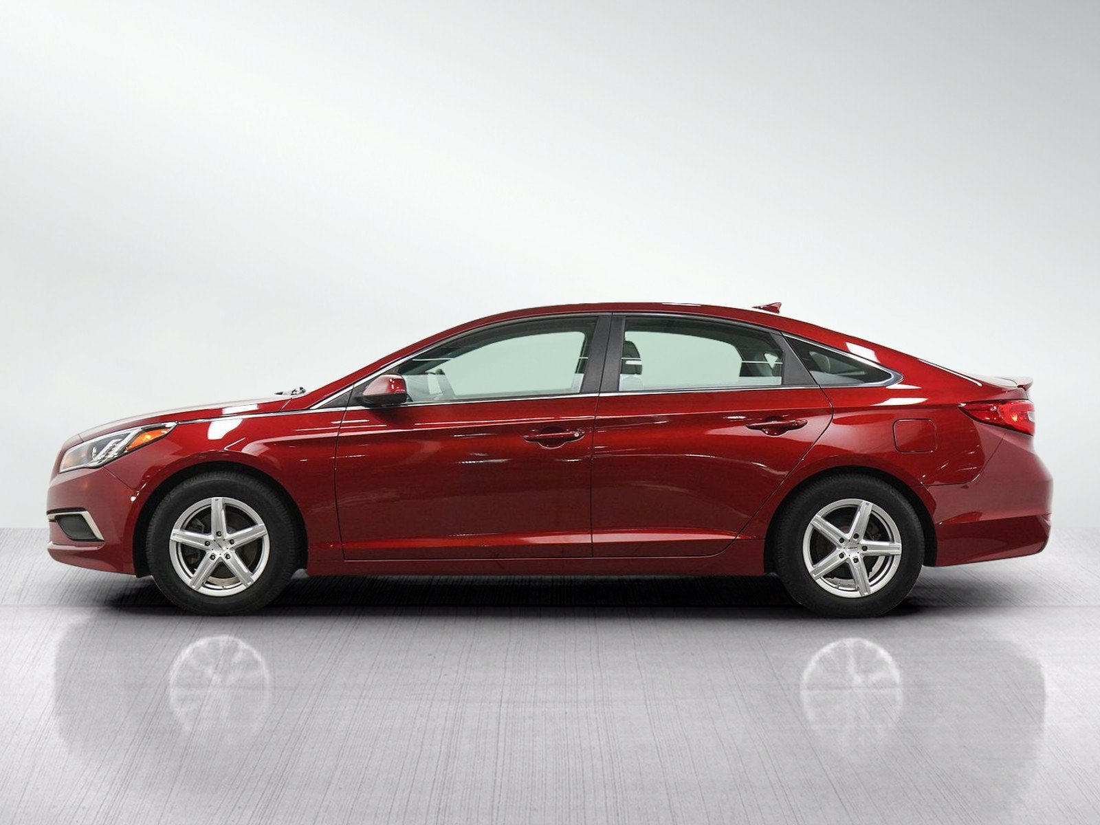 Used 2016 Hyundai Sonata SE with VIN 5NPE24AF2GH339317 for sale in Minneapolis, Minnesota
