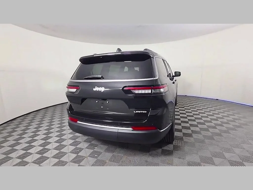 New 2026 Diamond Black Crystal Pearl-Coat Exterior Paint Jeep Limited image 27