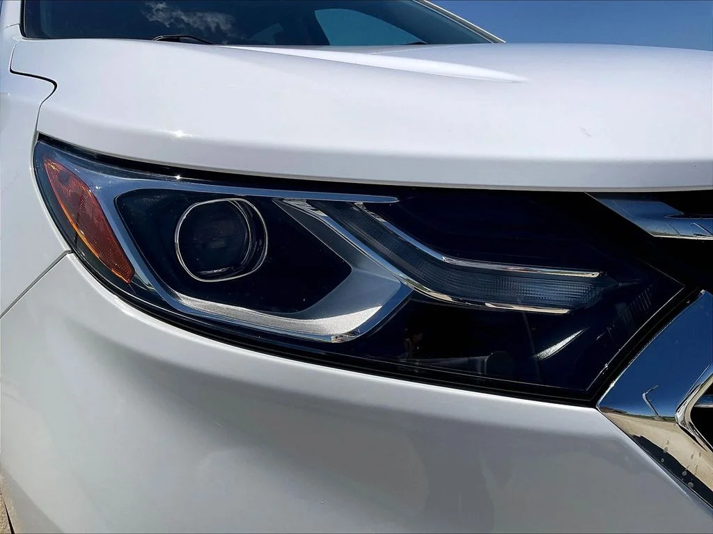 Used 2020 White Chevrolet Premier image 28