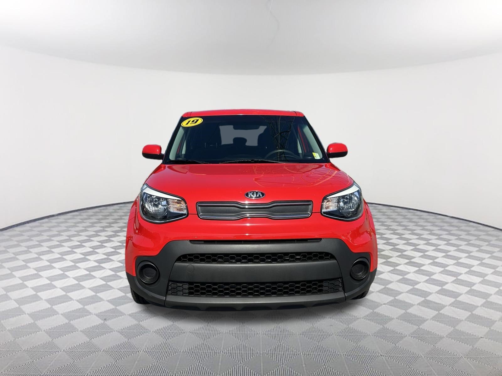 Used 2019 Inferno Red Kia Base image 2