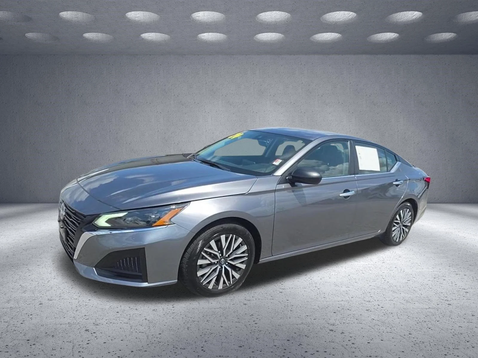 Used 2024 Gun Metallic Nissan 2.5 SV image 3