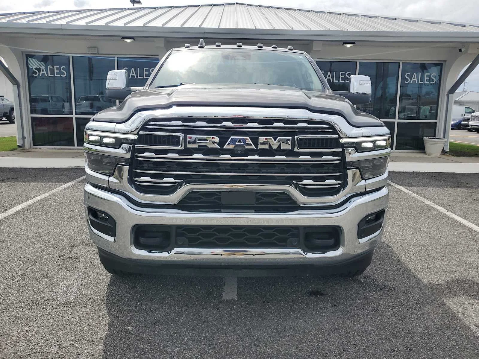 Used 2025 Ceramic Gray Clearcoat G Ram Longhorn image 12