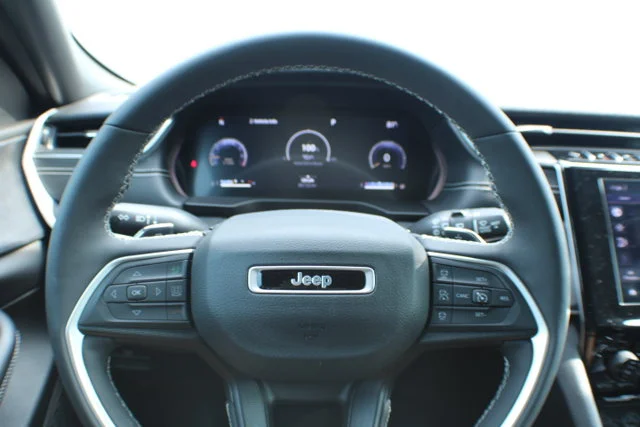 Used 2024 Baltic Gray Metallic Clearcoat Jeep Altitude X image 9