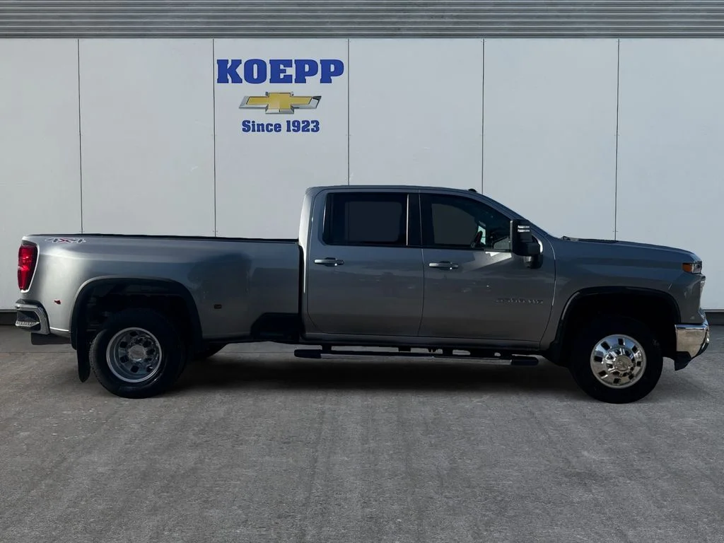 Used 2025 Sterling Gray Metallic Chevrolet LT DRW image 6