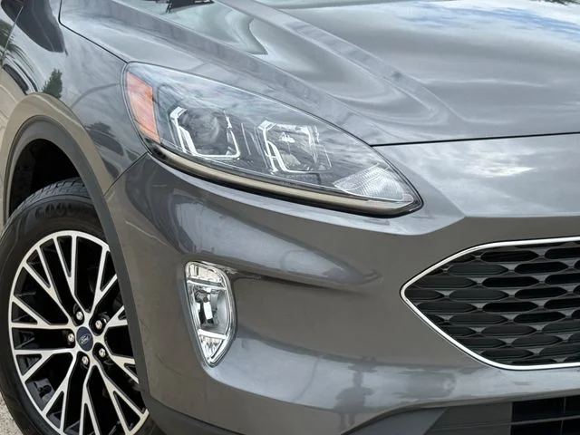 Used 2022 Gray Ford SEL image 3