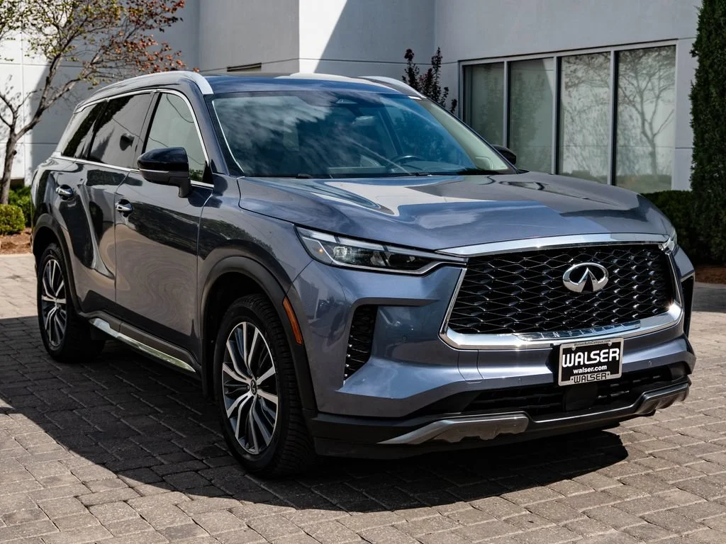 Used 2023 Moonbow Blue INFINITI Sensory image 12