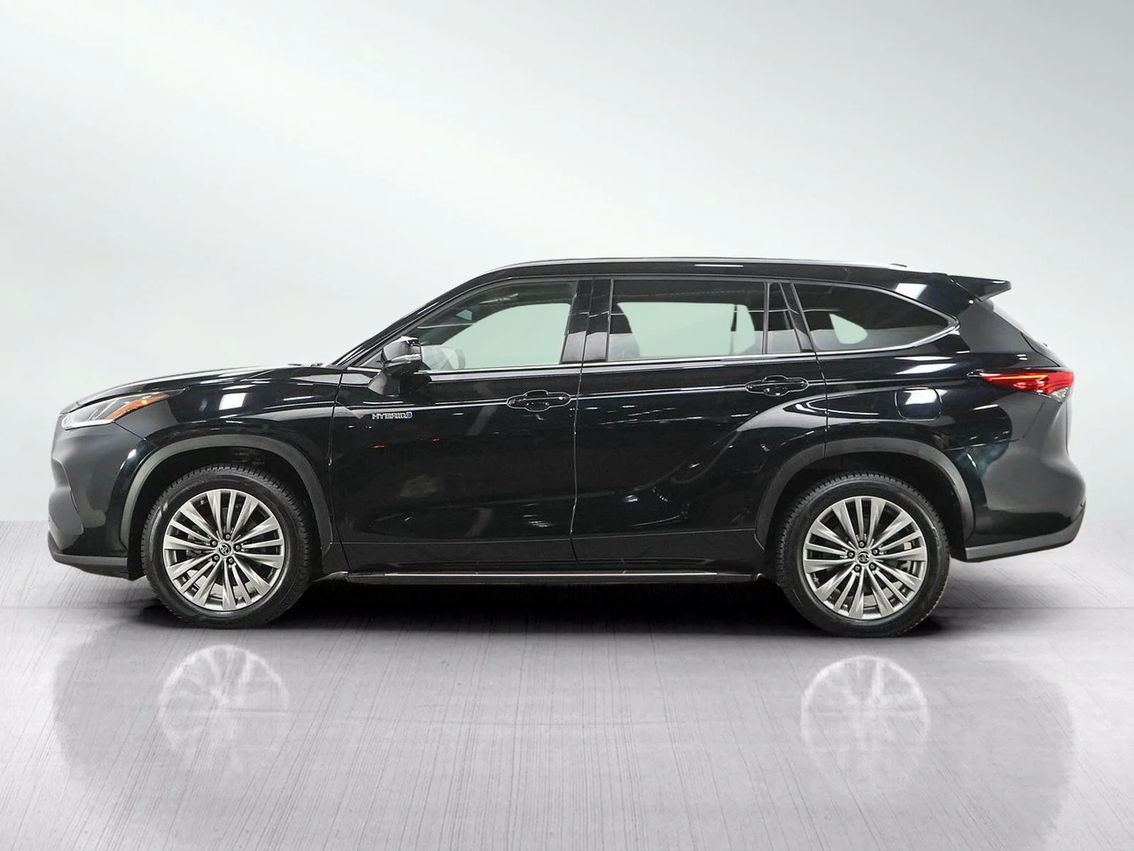 Used 2021 Toyota Highlander Platinum with VIN 5TDEBRCH4MS066267 for sale in Minneapolis, Minnesota