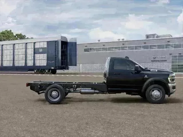 New 2026 Diamond Black Crystal Pearl-Coat Exterior Paint RAM Tradesman image 24