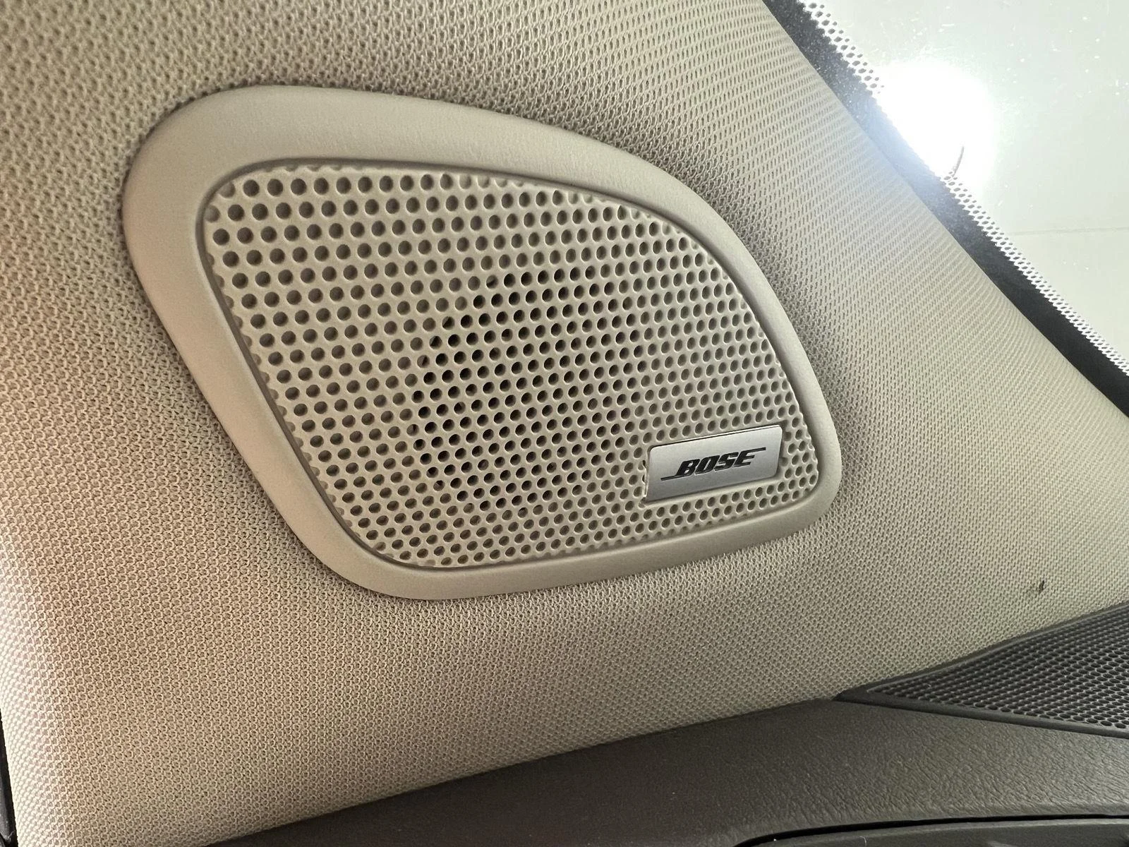 Used 2018 Pearl White Nissan SL image 14