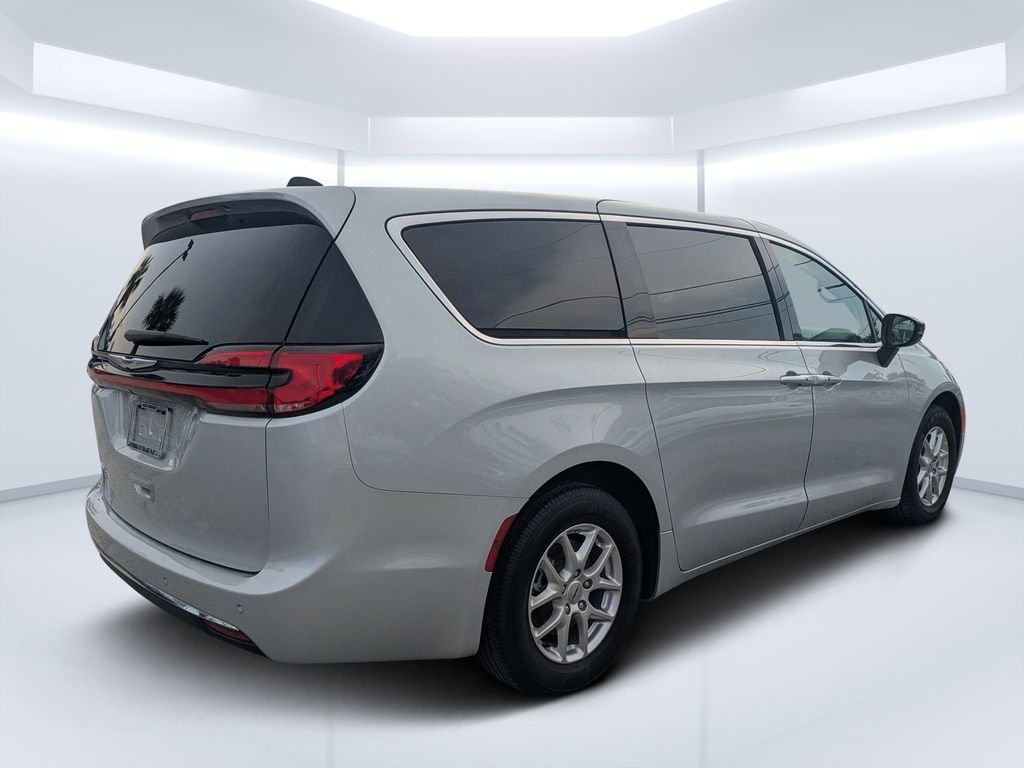 Used 2024 Silver Chrysler Touring L image 3
