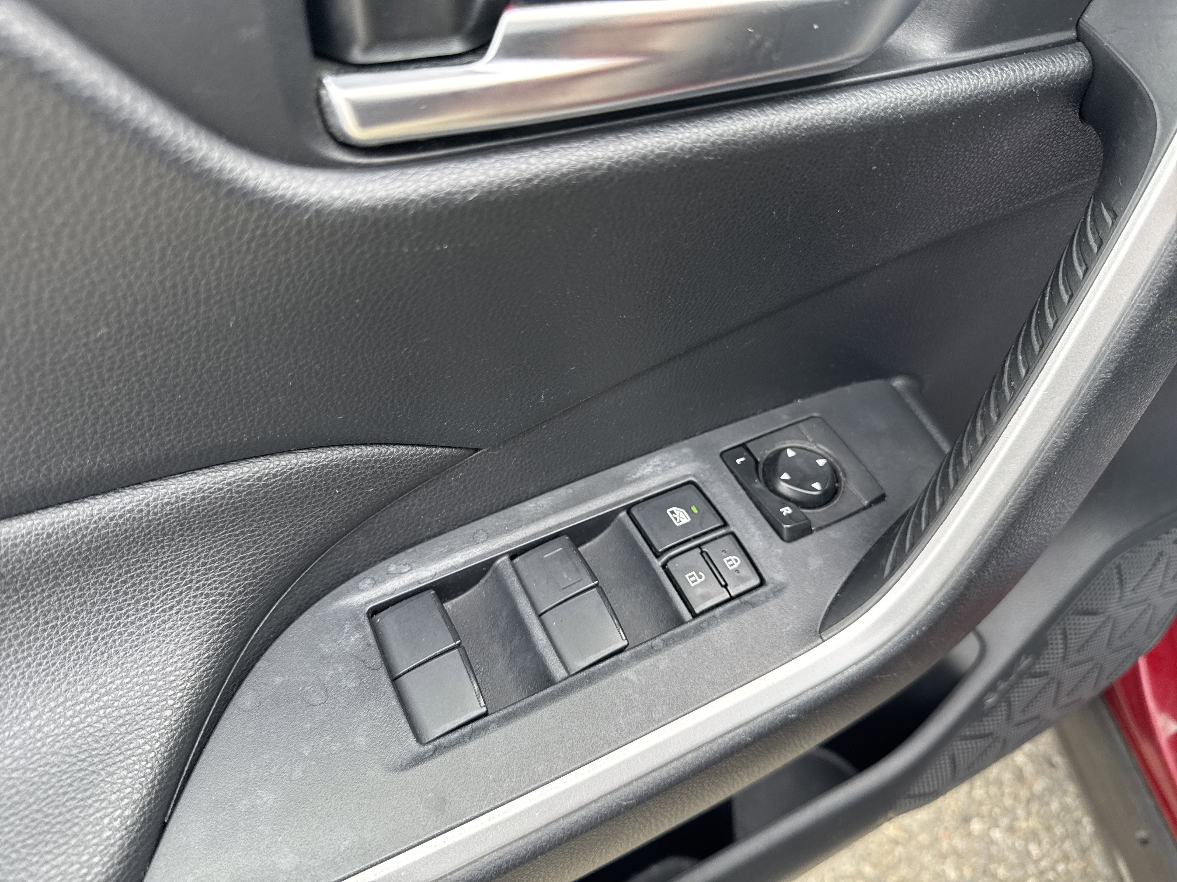 Used 2019 Ruby Flare Pearl Toyota XLE image 17