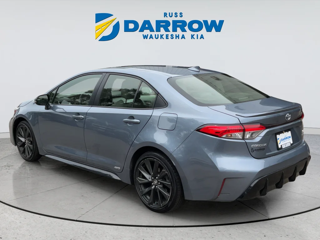 Used 2023  Toyota SE image 3