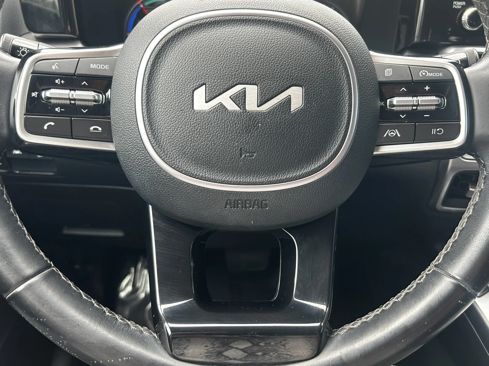 Used 2022 Black Kia S image 16
